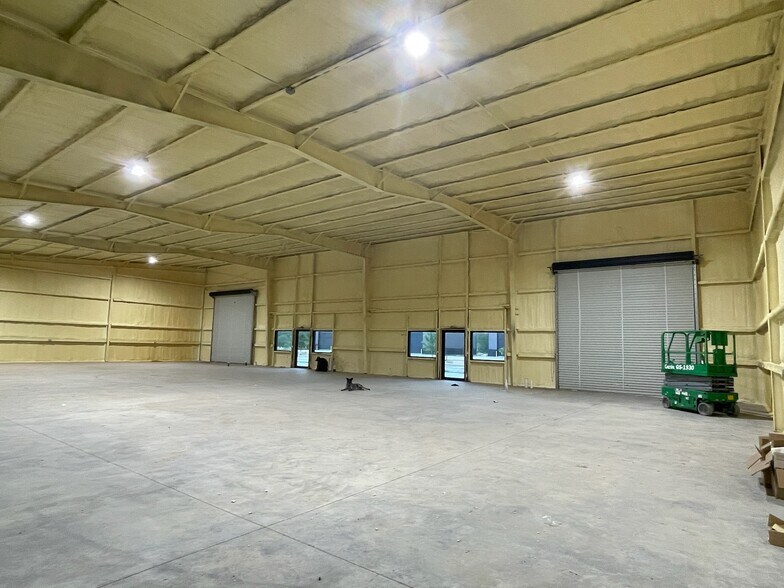 More Photos Of 606 Mill Run, Kerrville Warehouse For Lease