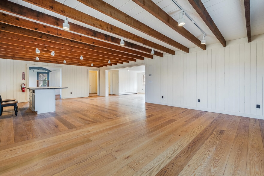 More Photos Of 2321-2325 NY-9D, Wappingers Falls Flex For Sale