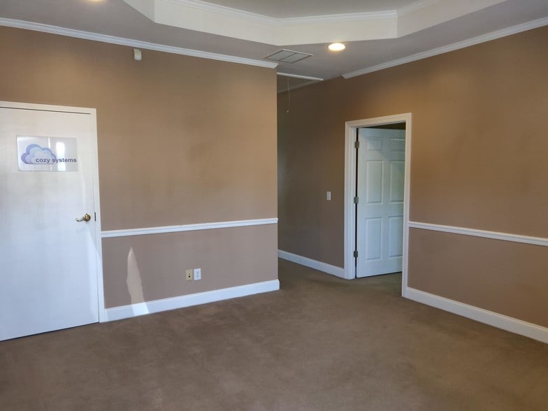 More Photos Of 106 Colony Park Dr, Cumming Office Residential For Lease