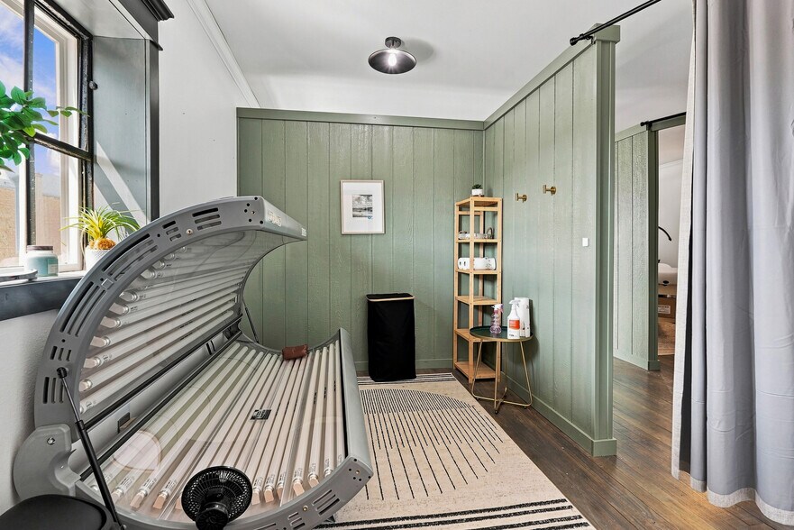 More Photos Of 204 S Broadway, Salisbury Specialty For Sale