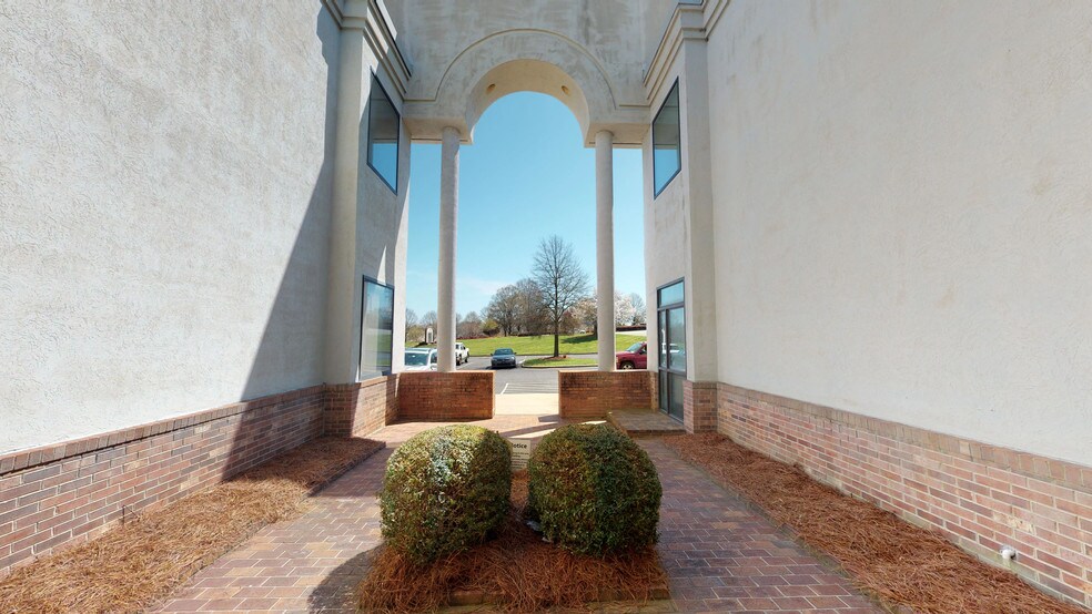 More Photos Of 2101 N Sardis Rd, Charlotte Office For Sale