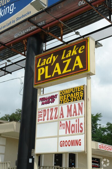 More Photos Of 126 N Us-27/441, Lady Lake Convenience Store For Lease