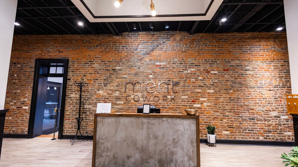 More Photos Of 911 College St, Bowling Green Office For Lease