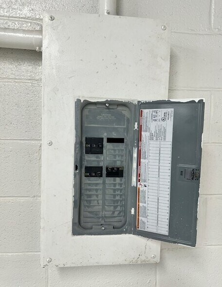 More Photos Of 541 Roosevelt Ave, San Antonio Warehouse For Lease