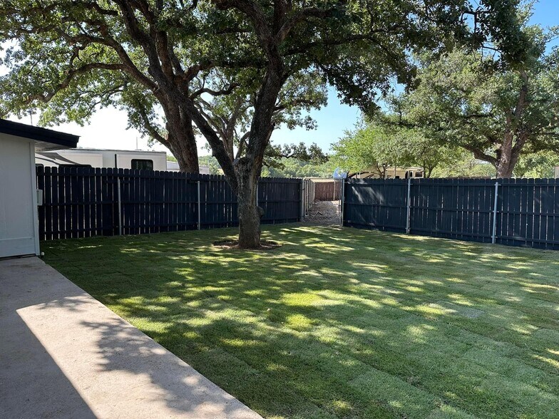 More Photos Of 817 FM 1810, Decatur Trailer Camper Park For Sale