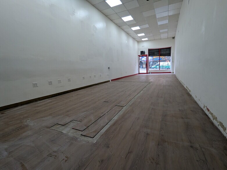 More Photos Of 330-338 E Gun Hill Rd, Bronx Storefront For Lease