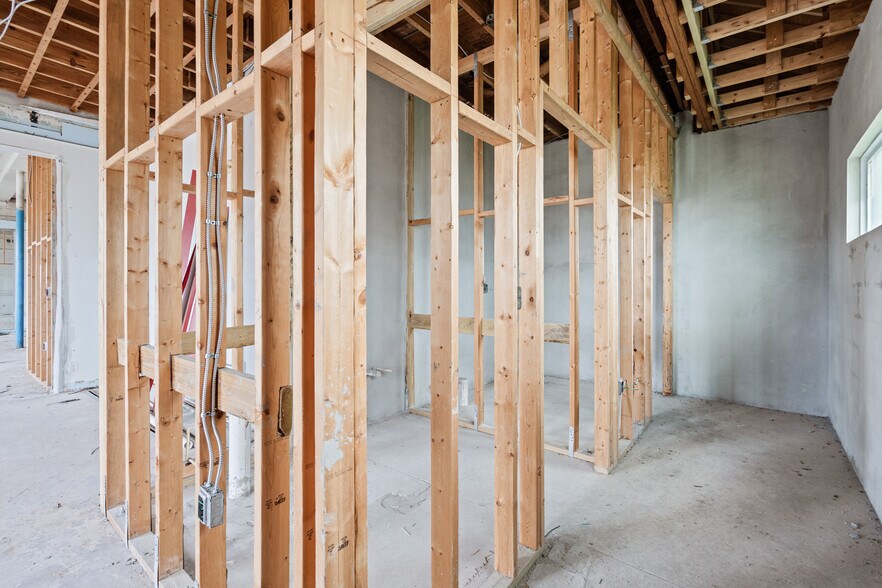 More Photos Of 2543 S Harbor City Blvd, Melbourne General Retail For Lease