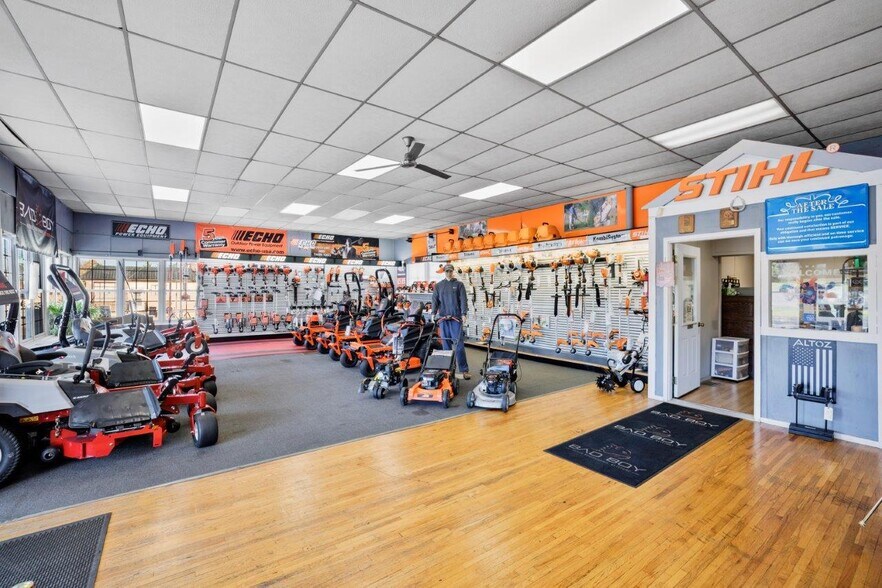 More Photos Of 9800 S Congress St, New Market Auto Repair For Sale