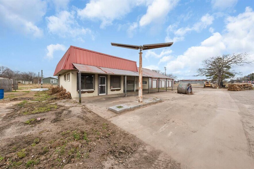 More Photos Of 4500 FM 515, Emory Light Manufacturing For Sale