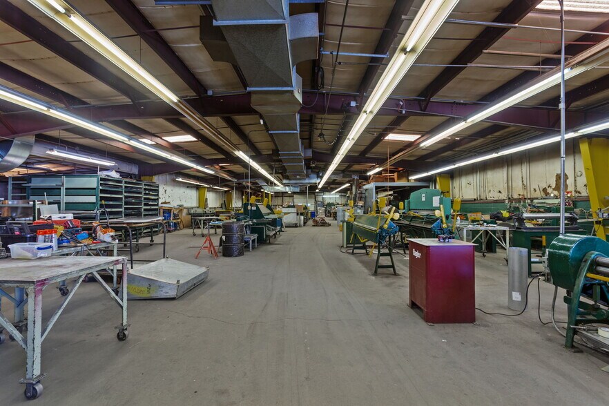 More Photos Of 710 4th St, Shenandoah Warehouse For Sale