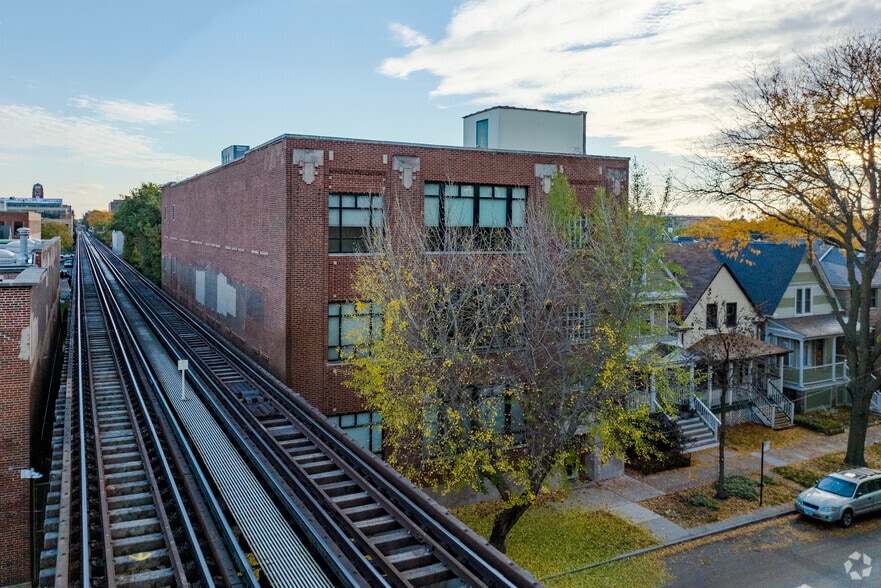 More Photos Of 1821 W Berteau Ave, Chicago Loft Creative Space For Sale