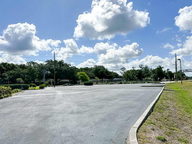 More Photos Of 425 S Lake Parker Ave, Lakeland Storefront Retail Office For Lease