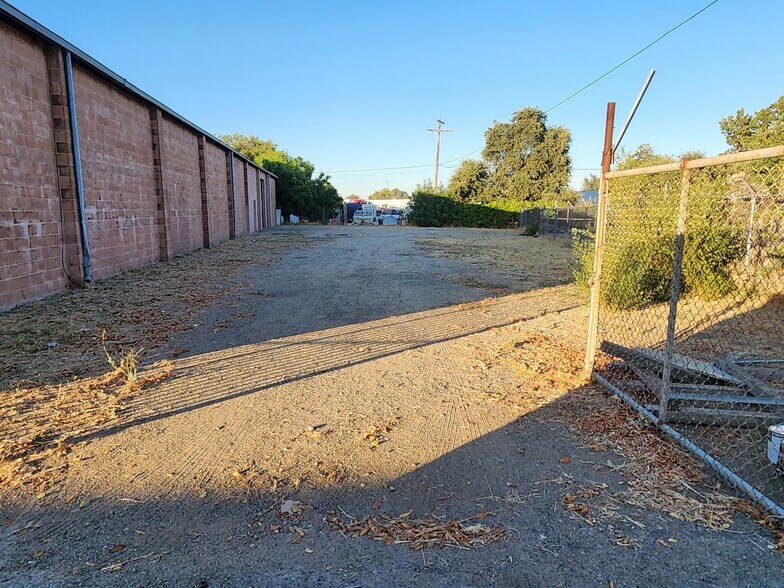 More Photos Of 4696 E Waterloo Rd, Stockton Warehouse For Lease
