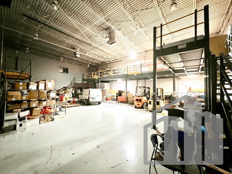 More Photos Of 25560 Mound Rd, Warren Light Distribution For Lease