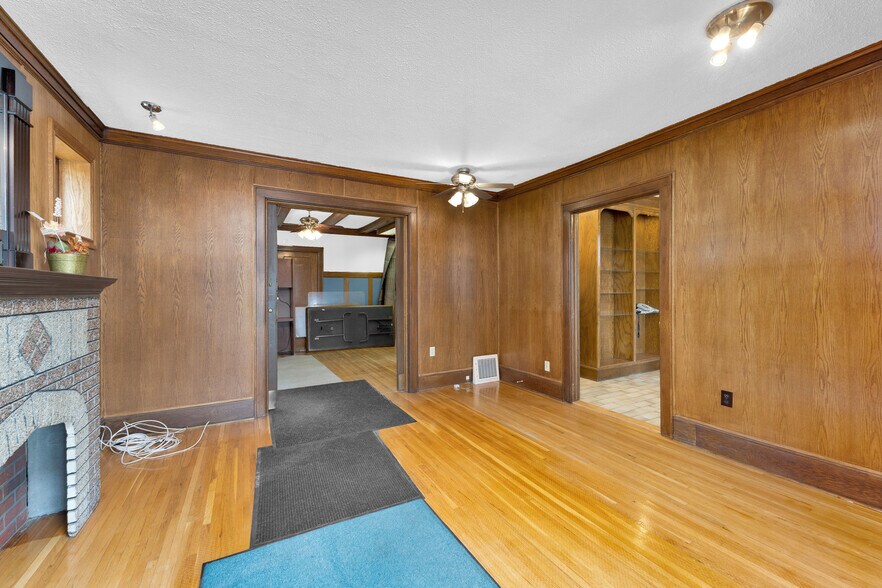 More Photos Of 1451 Ouellette Av, Windsor Office Residential For Sale