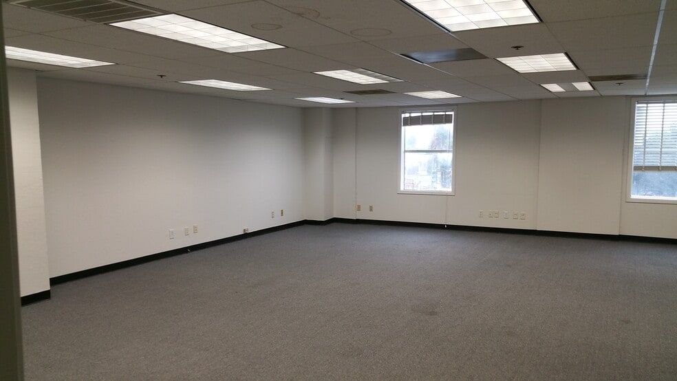 More Photos Of 31080 Union City Blvd, Union City Storefront Retail Office For Lease