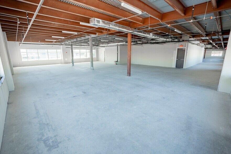 More Photos Of 404 Veterans Airpark Ln, Midland Office For Sale