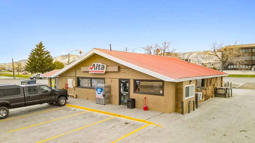 More Photos Of 2506 Dewar Dr, Rock Springs Service Station For Sale