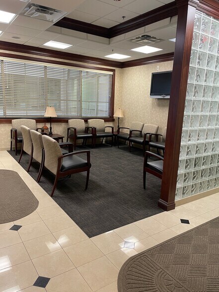 More Photos Of 1170-1254 Walton Blvd, Rochester Hills General Retail For Sale