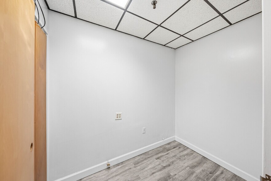 More Photos Of 422 Grand St, Hoboken Office Residential For Sale
