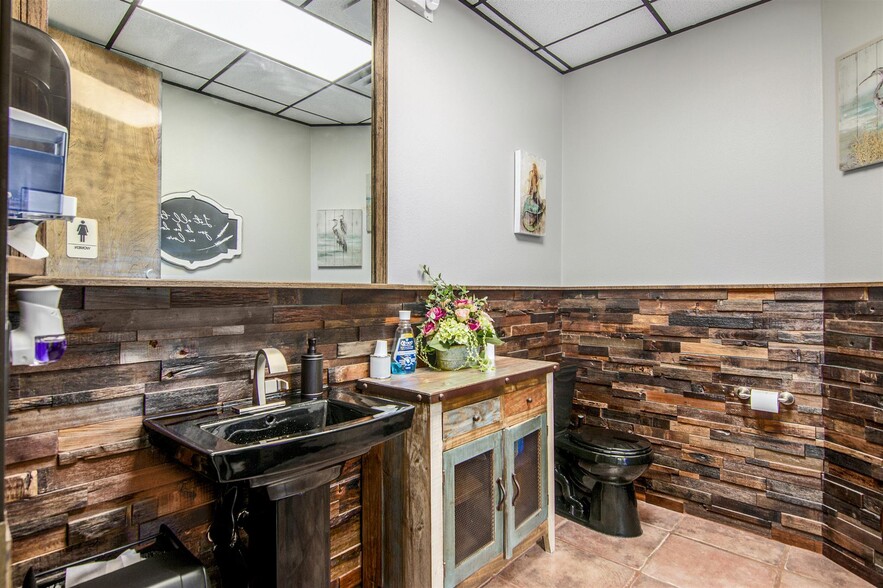 More Photos Of 601 Cien Rd, Kemah Unknown For Lease