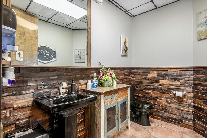 More Photos Of , Kemah Office For Sale