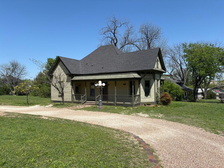 Primary Photo Of 612 S Rogers St, Waxahachie Office Residential For Sale