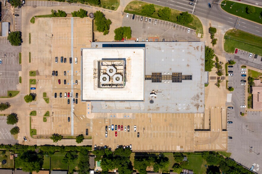 More Photos Of 1900 NW Expressway, Oklahoma City Office For Lease