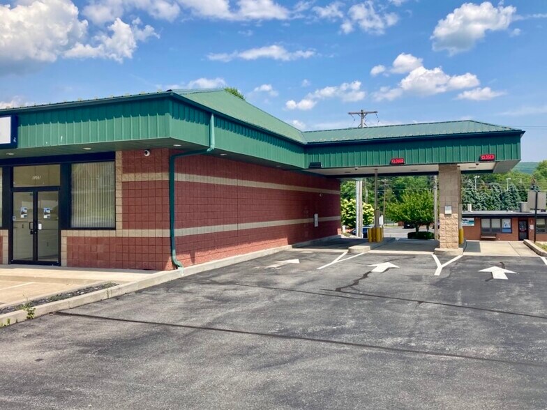 More Photos Of 3229 6th Ave, Altoona Storefront For Lease