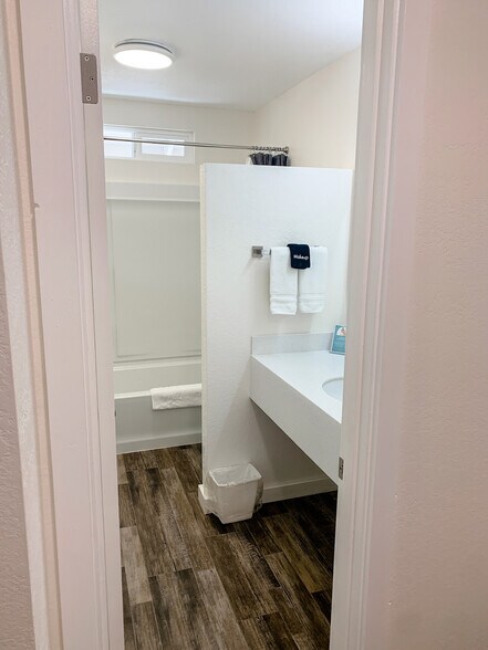 More Photos Of 87275 County Hwy 9-28, Christmas Valley Hotel For Sale