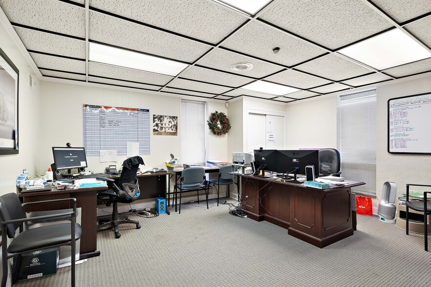 More Photos Of 2400 W 4th St, Wilmington Office For Sale