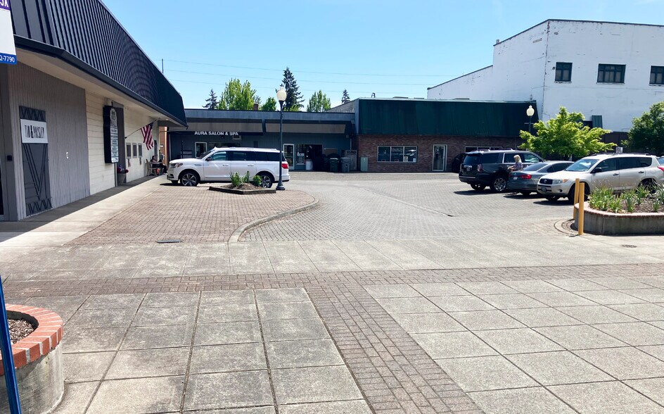 More Photos Of 231-249 NW 2nd Ave, Canby Storefront Retail Office For Sale