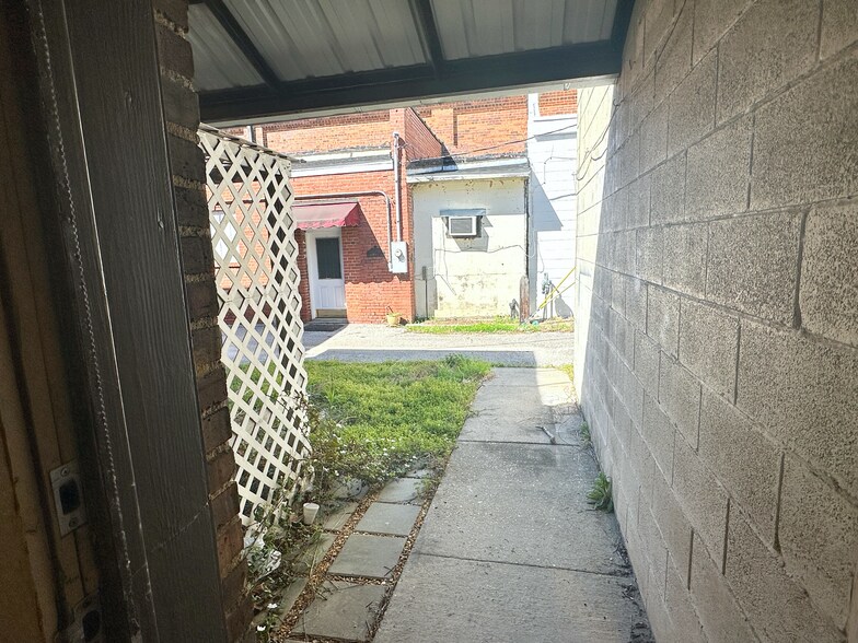 More Photos Of 105 N Main St, Atmore Office For Sale