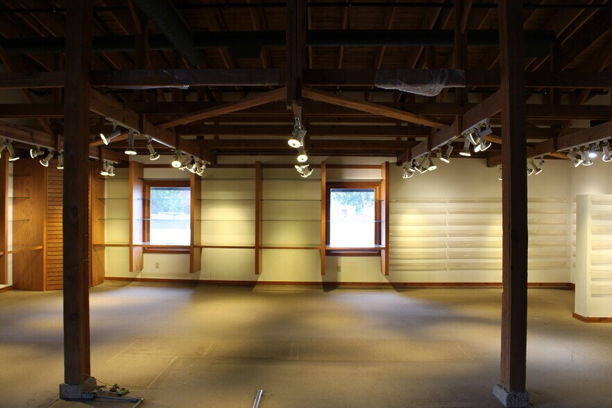 More Photos Of 310-340 Water St, Excelsior Freestanding For Lease