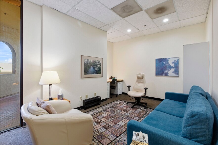 More Photos Of 2401-2417 Park Blvd, Palo Alto Office For Sale