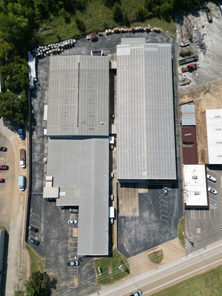 More Photos Of 2307 E Erwin St, Tyler Distribution For Sale