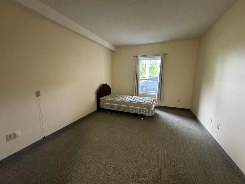 More Photos Of 725 Gibralter St, Norfolk Flex For Sale