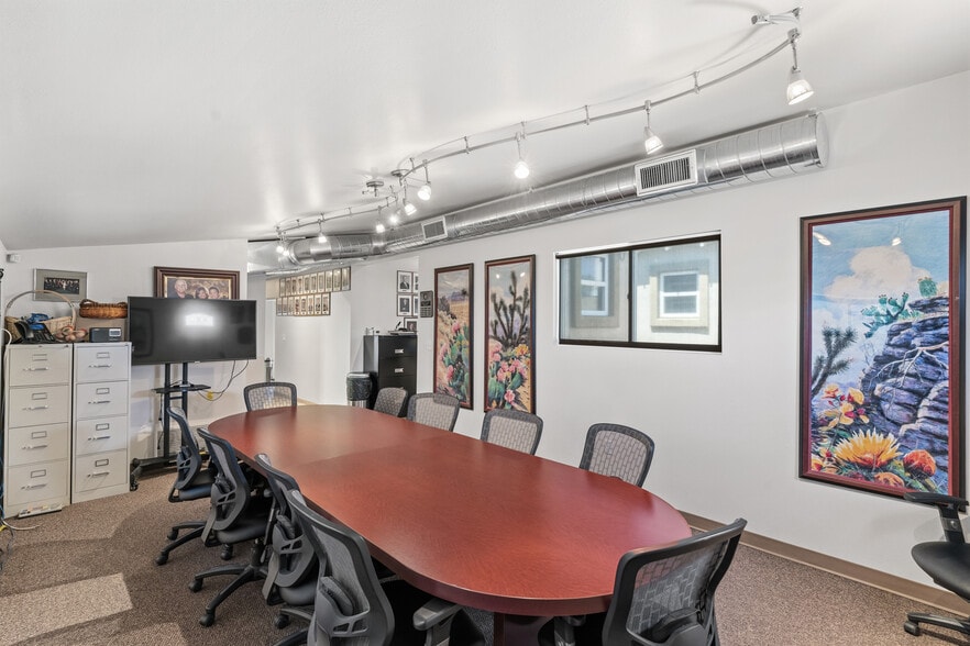 More Photos Of 717 S 8th St, Las Vegas Office For Sale