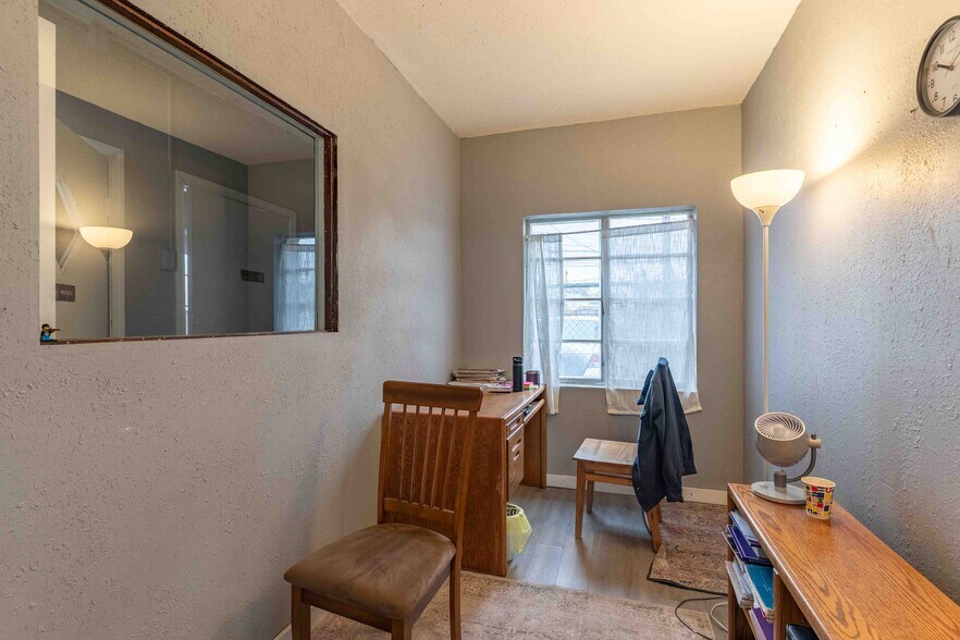 More Photos Of 120 S Commercial Ave, Farmington Office For Sale