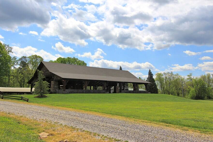 More Photos Of 2173 Wilkesboro Hwy, Statesville Sports And Entertainment For Sale