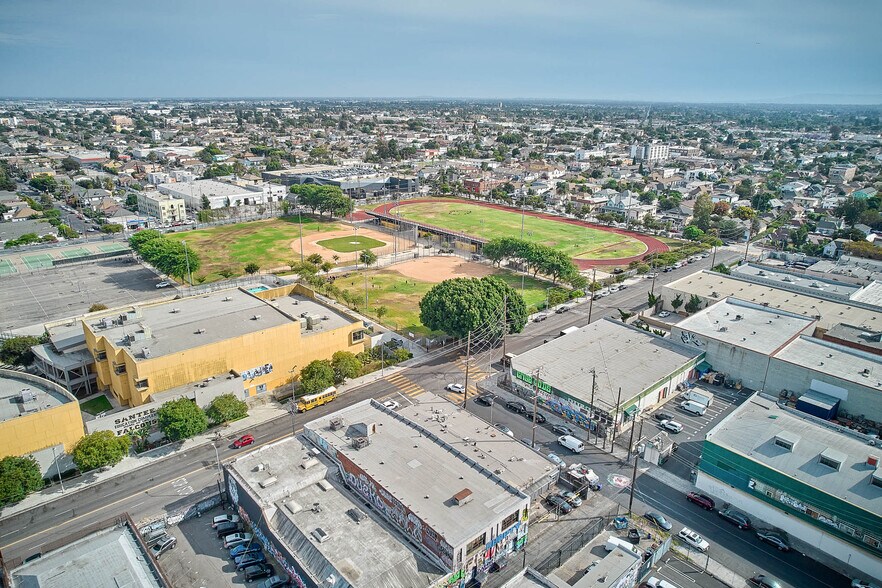 More Photos Of 1977 S Los Angeles St, Los Angeles Distribution For Sale
