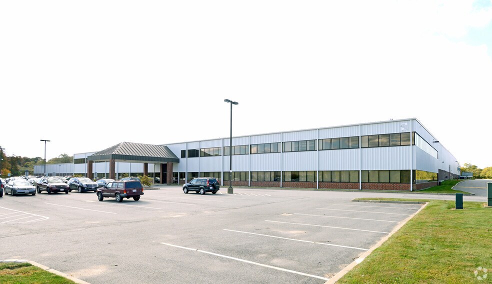 More Photos Of 81 Commerce Dr, Fall River Warehouse For Lease