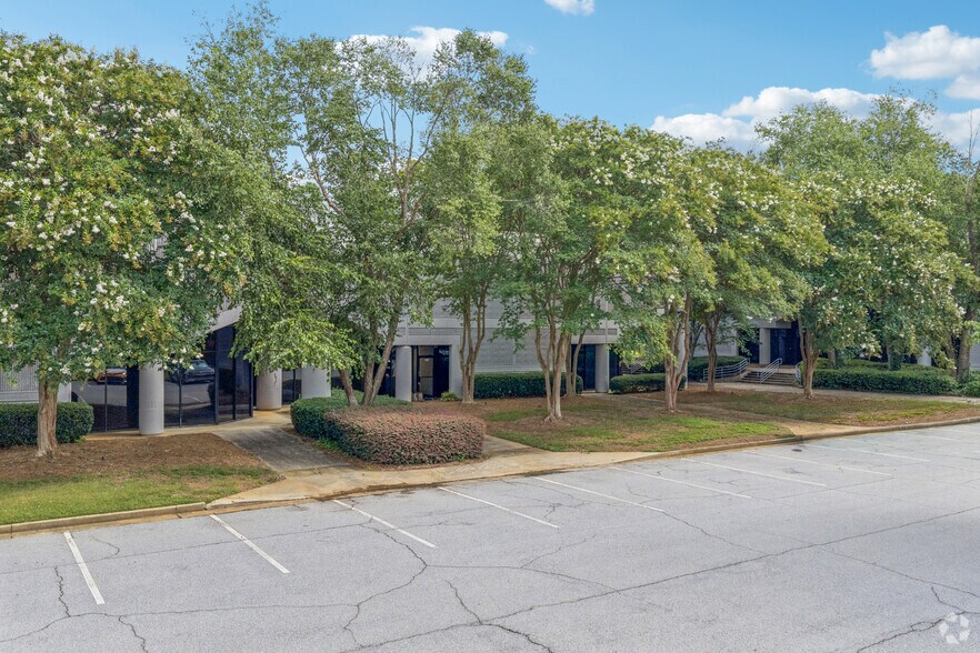 More Photos Of 5242 Royal Woods Pky, Tucker Unknown For Lease