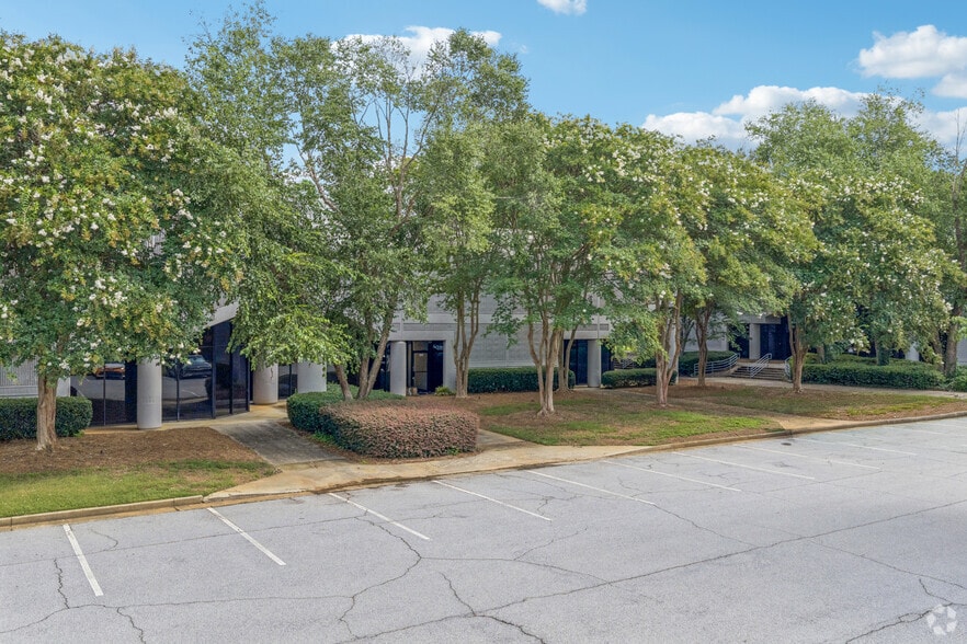More Photos Of 5242 Royal Woods Pky, Tucker Unknown For Lease
