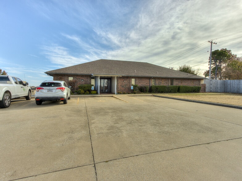 More Photos Of 9700 S S Pennsylvania Ave, Oklahoma City Medical For Sale