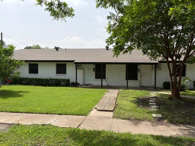 More Photos Of 700 W Avenue G, Garland Apartments For Sale