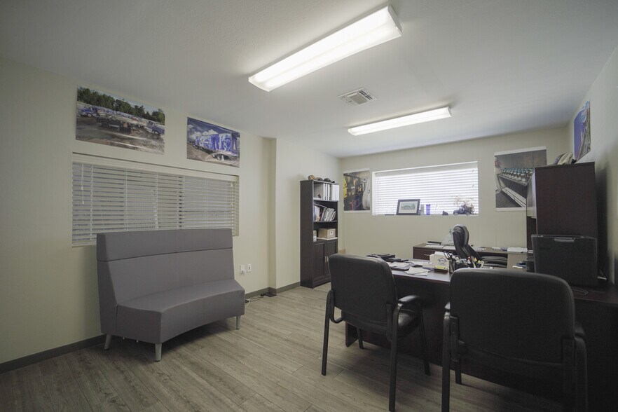 More Photos Of 808 Bob White Rd, Victoria Warehouse For Sale