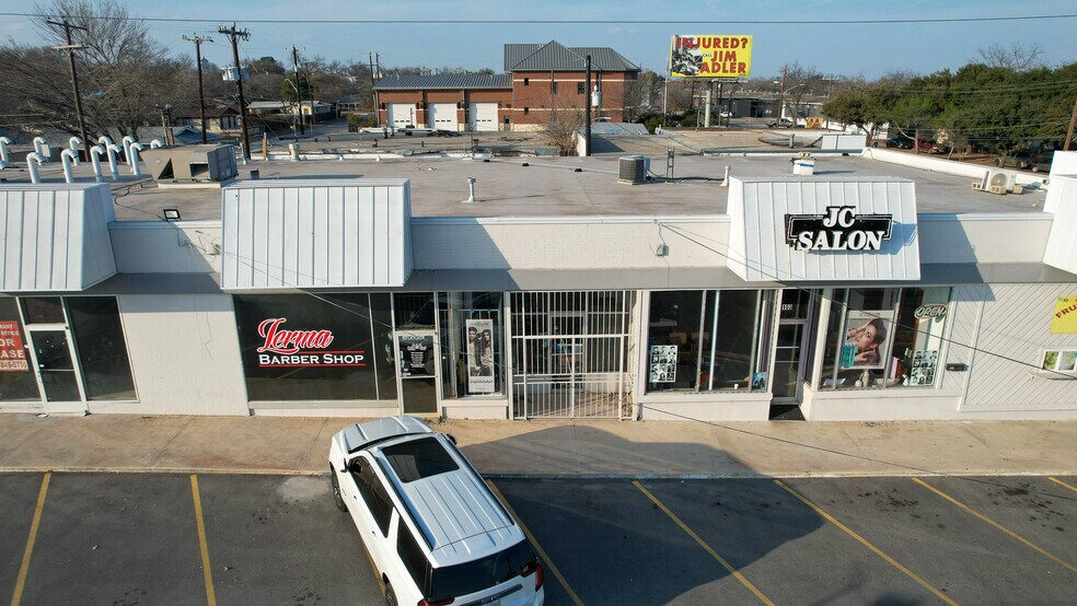 More Photos Of 107-109 Latch Dr, San Antonio Storefront Retail Office For Lease