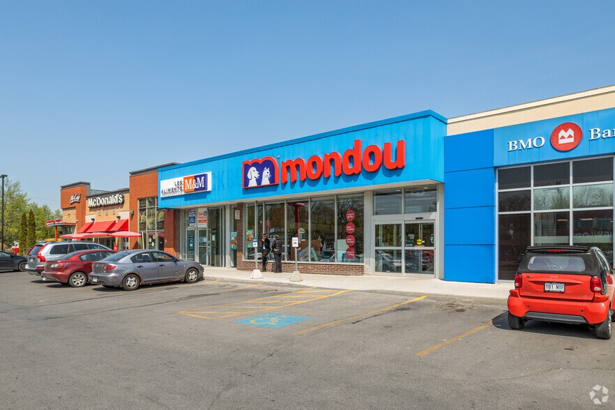 More Photos Of 2600 Rue Victoria, Montréal Freestanding For Lease