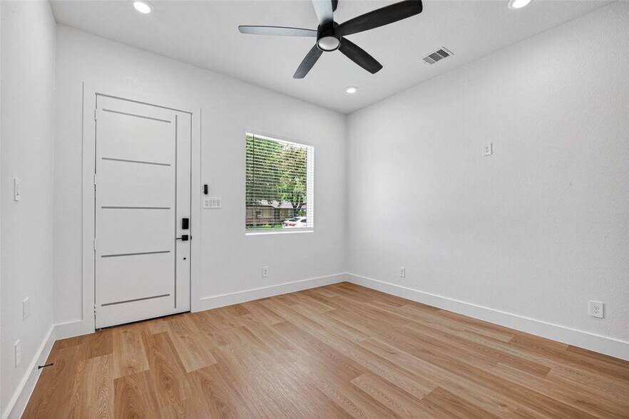 More Photos Of 7840 Nashville Unit A/B Street, Houston Apartments For Sale